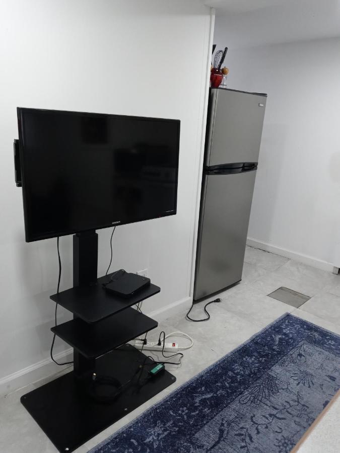 "Cozy Basement Retreat Just 40 Minutes To Nyc!" Apartment Irvington Exterior photo